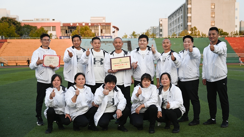 3、拔河比賽勇奪第一_副本.jpg