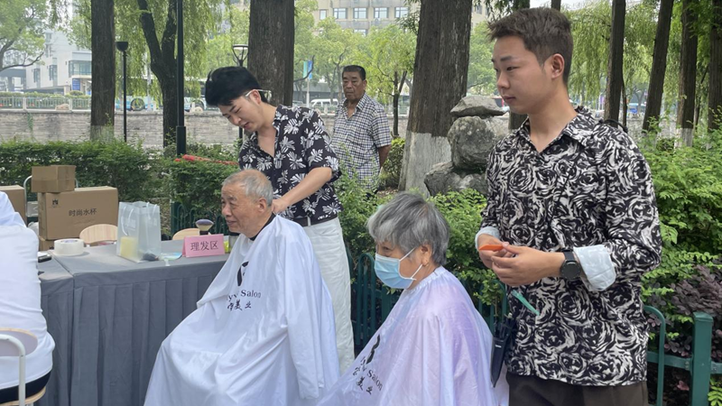 浙農(nóng)實(shí)業(yè)寧波寧望府開展&ldquo;浙風(fēng)十禮入社區(qū)&rdquo;文明公益活動(dòng)